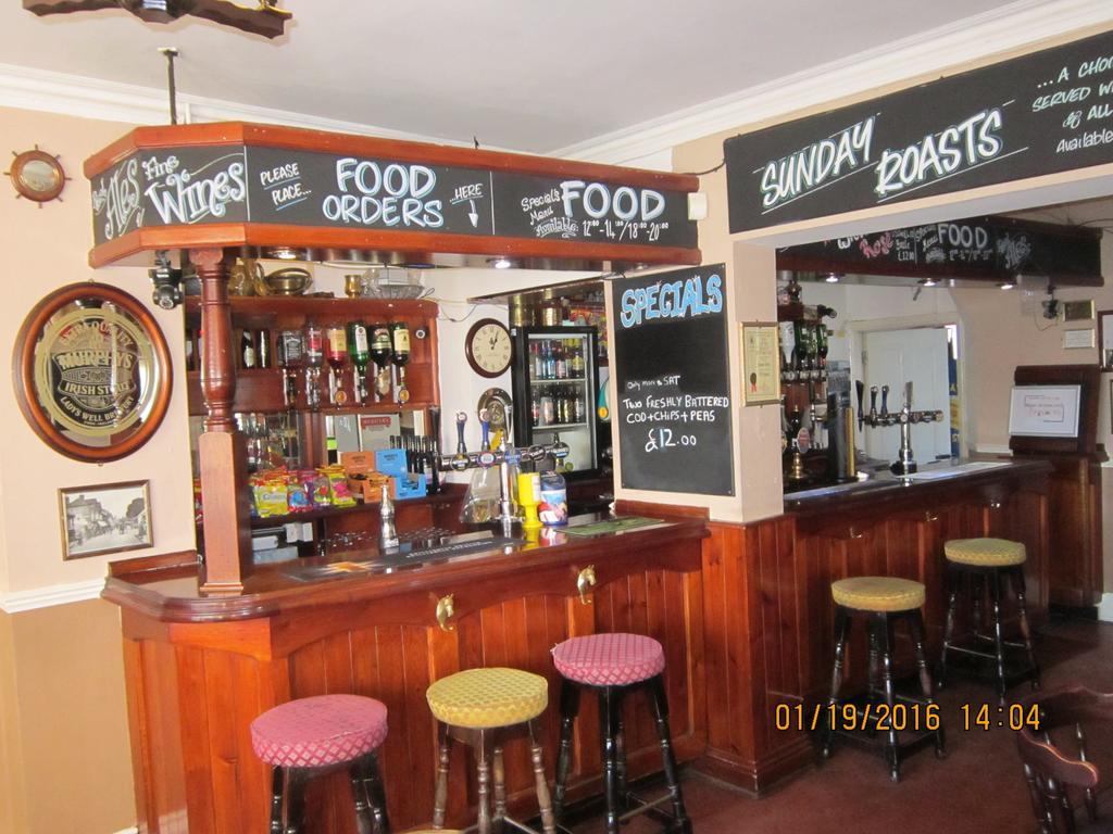 Queen Mary Inn Пул Экстерьер фото